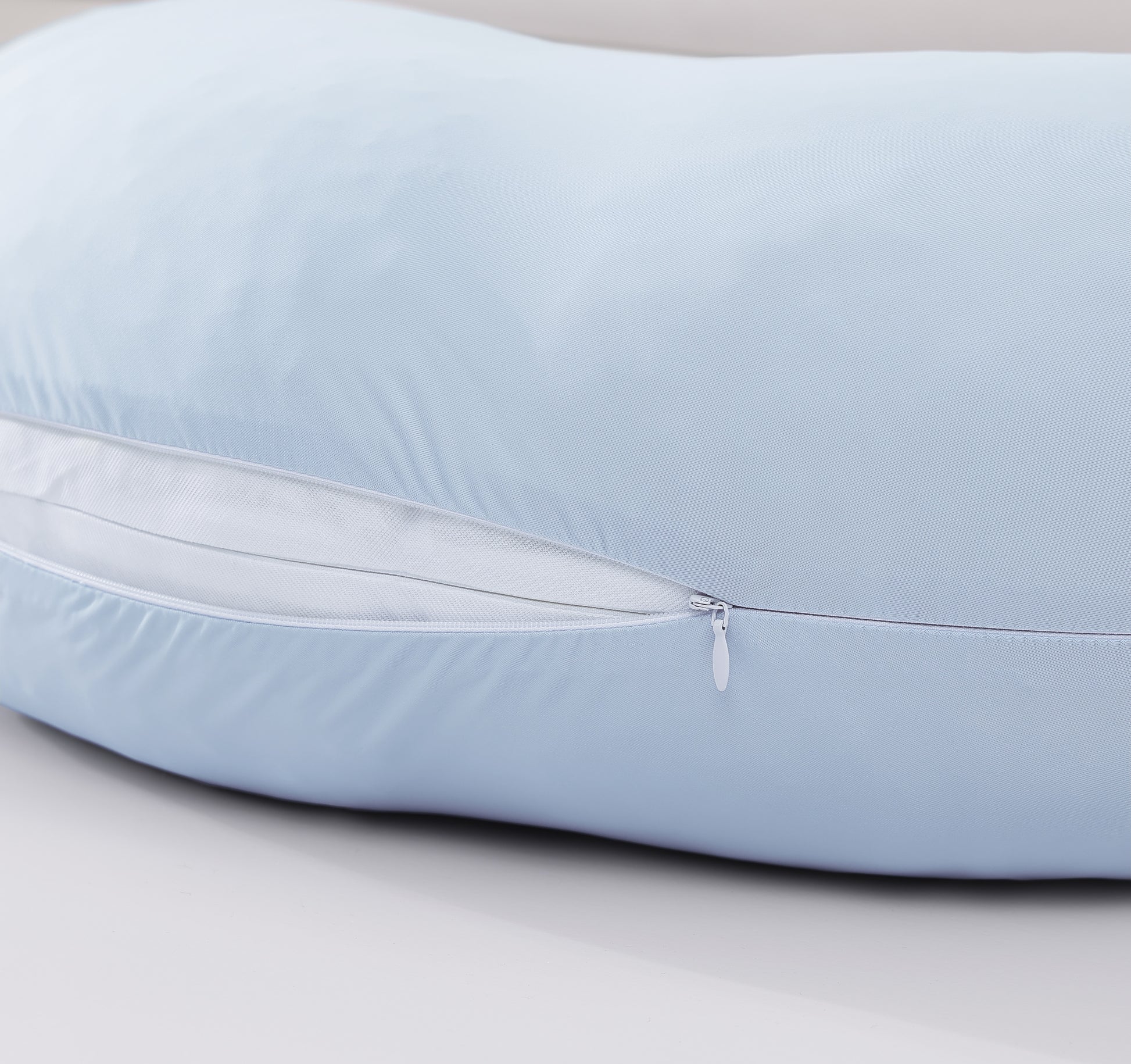 Detail of zipper opening on the OpenAir L-Shaped Cooling Pillowcase in blue, showing easy on-and-off design.